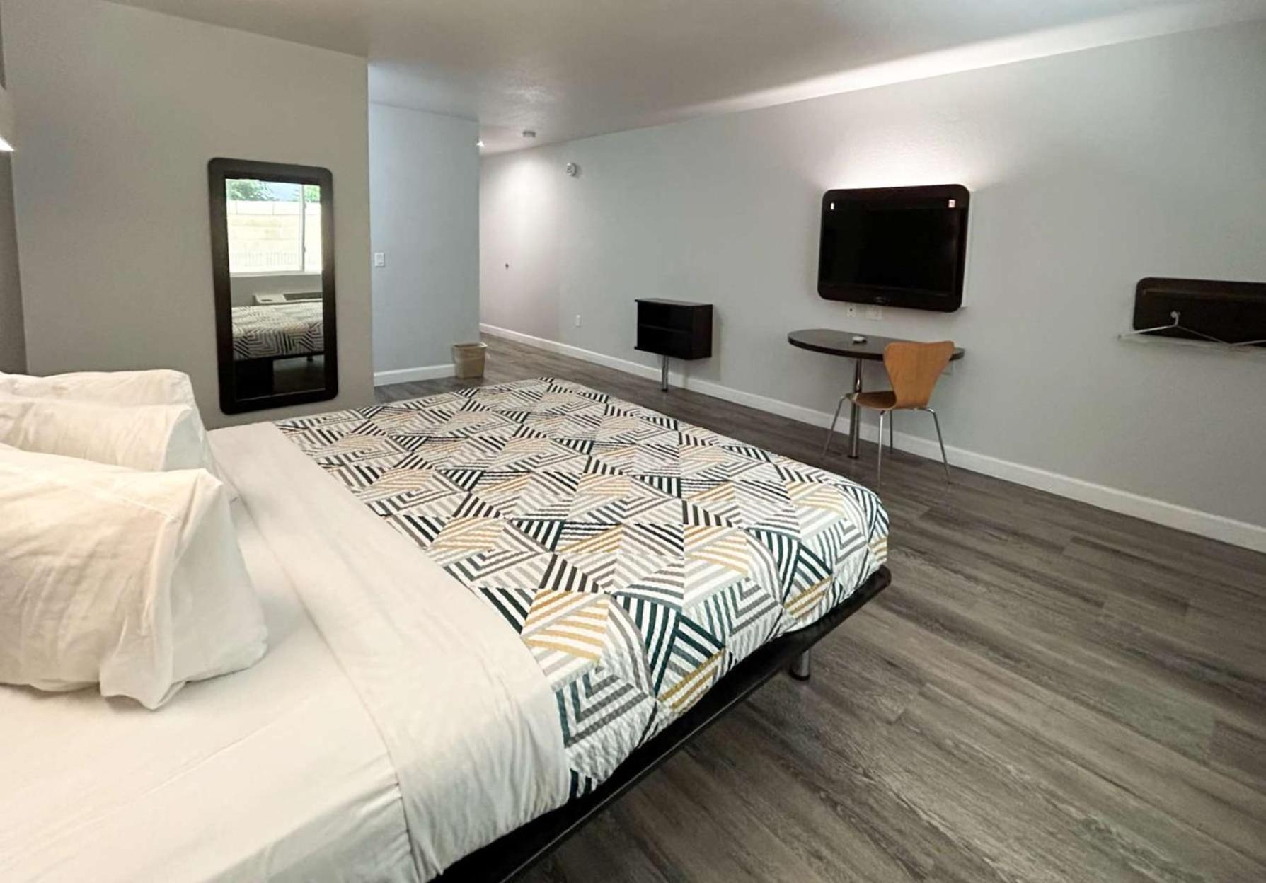 6-anaheim, Ca 2* Anaheim